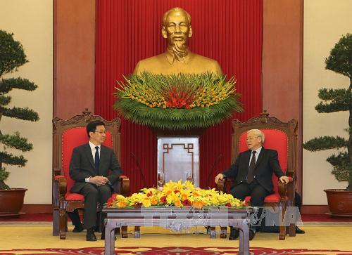 ທ່ານເລຂາທິການໃຫຍ່ຫງວຽນຟຸຈ້ອງຕ້ອນຮັບຄະນະຜູ້ແທນພັກກອມມູນິດຈີນ